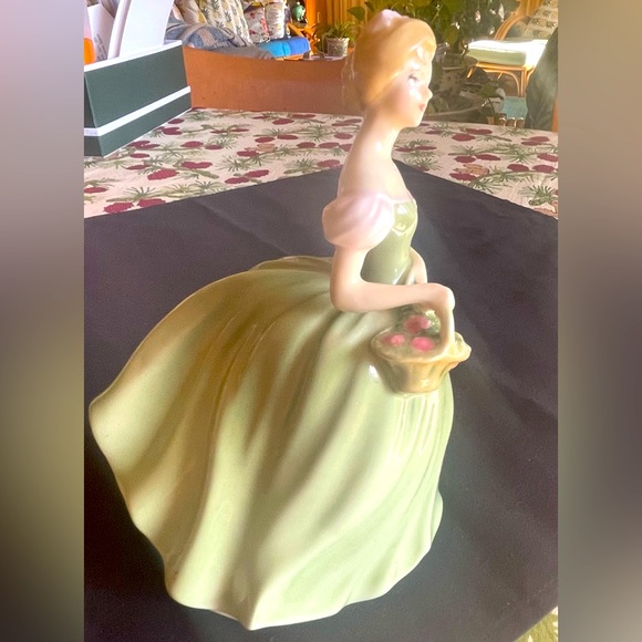 Royal Doulton Clarissa Figurine - Picture 10 of 11